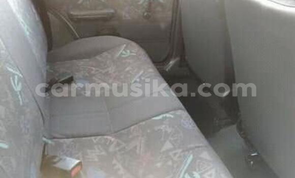 Nunua Ilio tumika Mazda 323 Brown Gari ndani ya Victoria Falls nchini Matabeleland Kaskazini Nunua Ilio tumika Mazda 323 Brown Gari ndani ya Victoria Falls nchini Matabeleland Kaskazini