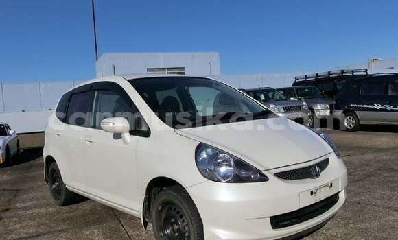 Nunua Ilio tumika Honda Fit Nyeupe Gari ndani ya Borrowdale nchini Harare Nunua Ilio tumika Honda Fit Nyeupe Gari ndani ya Borrowdale nchini Harare