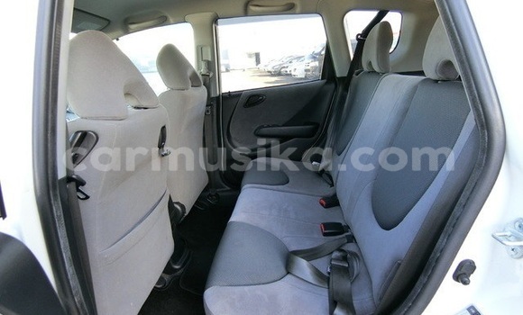 Nunua Ilio tumika Honda Fit Nyeupe Gari ndani ya Borrowdale nchini Harare Nunua Ilio tumika Honda Fit Nyeupe Gari ndani ya Borrowdale nchini Harare