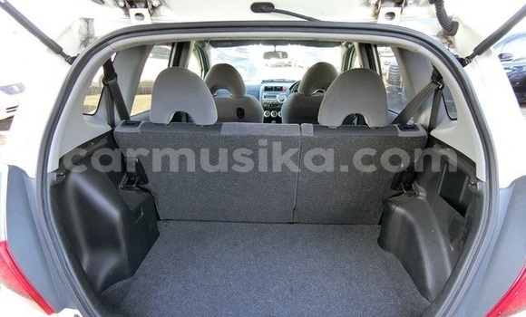 Nunua Ilio tumika Honda Fit Nyeupe Gari ndani ya Borrowdale nchini Harare Nunua Ilio tumika Honda Fit Nyeupe Gari ndani ya Borrowdale nchini Harare