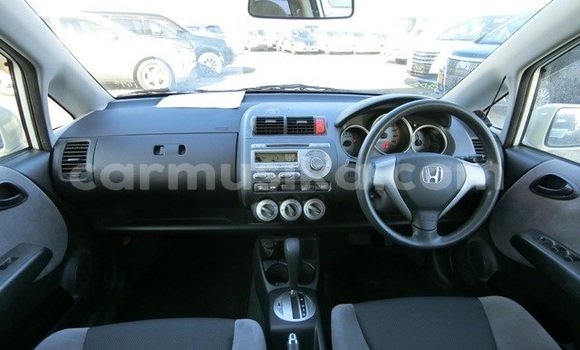 Nunua Ilio tumika Honda Fit Nyeupe Gari ndani ya Borrowdale nchini Harare Nunua Ilio tumika Honda Fit Nyeupe Gari ndani ya Borrowdale nchini Harare