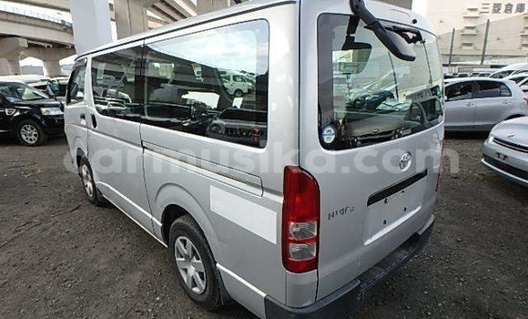 Nunua Ilio tumika Toyota Hiace Fedha Gari ndani ya Hwange nchini Matabeleland Kaskazini Nunua Ilio tumika Toyota Hiace Fedha Gari ndani ya Hwange nchini Matabeleland Kaskazini