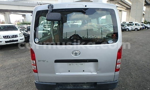 Nunua Ilio tumika Toyota Hiace Fedha Gari ndani ya Hwange nchini Matabeleland Kaskazini Nunua Ilio tumika Toyota Hiace Fedha Gari ndani ya Hwange nchini Matabeleland Kaskazini