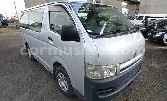 Nunua Ilio tumika Toyota Hiace Fedha Gari ndani ya Hwange nchini Matabeleland Kaskazini Nunua Ilio tumika Toyota Hiace Fedha Gari ndani ya Hwange nchini Matabeleland Kaskazini
