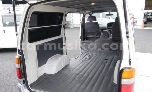 Buy Used Toyota Hiace White Car in Beitbridge in Matabeleland South Buy Used Toyota Hiace White Car in Beitbridge in Matabeleland South