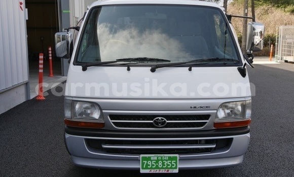 Buy Used Toyota Hiace White Car in Beitbridge in Matabeleland South Buy Used Toyota Hiace White Car in Beitbridge in Matabeleland South