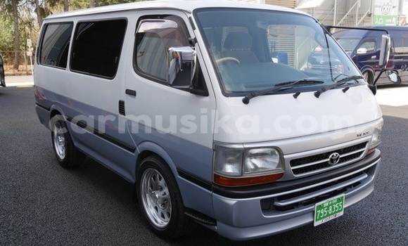 Buy Used Toyota Hiace White Car in Beitbridge in Matabeleland South Buy Used Toyota Hiace White Car in Beitbridge in Matabeleland South