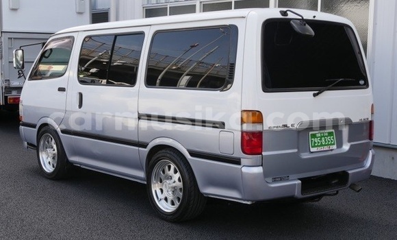 Buy Used Toyota Hiace White Car in Beitbridge in Matabeleland South Buy Used Toyota Hiace White Car in Beitbridge in Matabeleland South
