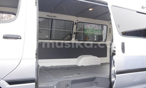 Buy Used Toyota Hiace White Car in Beitbridge in Matabeleland South Buy Used Toyota Hiace White Car in Beitbridge in Matabeleland South