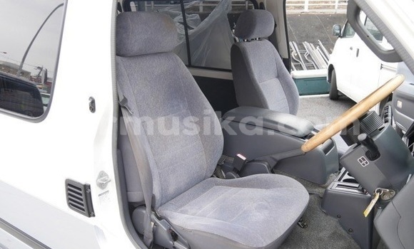Buy Used Toyota Hiace White Car in Beitbridge in Matabeleland South Buy Used Toyota Hiace White Car in Beitbridge in Matabeleland South