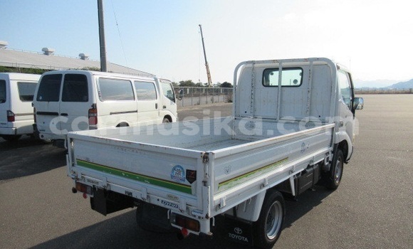 Buy Used Toyota Dyna White Car in Beitbridge in Matabeleland South Buy Used Toyota Dyna White Car in Beitbridge in Matabeleland South