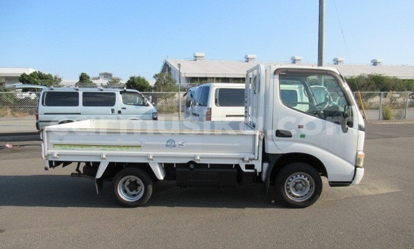 Buy Used Toyota Dyna White Car in Beitbridge in Matabeleland South Buy Used Toyota Dyna White Car in Beitbridge in Matabeleland South