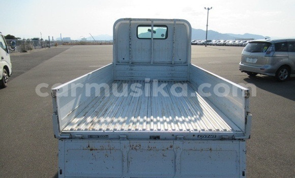 Buy Used Toyota Dyna White Car in Beitbridge in Matabeleland South Buy Used Toyota Dyna White Car in Beitbridge in Matabeleland South