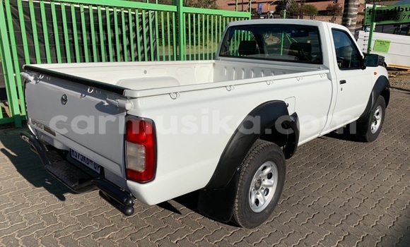 Tenga Tsaru Nissan NP 300 Chena Mota in Beitbridge in Matabeleland South Tenga Tsaru Nissan NP 300 Chena Mota in Beitbridge in Matabeleland South