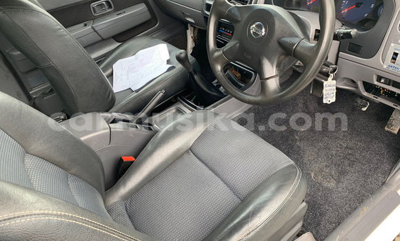 Acheter Occasion Voiture Nissan NP 300 Blanc à Beitbridge, Matabeleland South Acheter Occasion Voiture Nissan NP 300 Blanc à Beitbridge, Matabeleland South