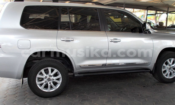 Acheter Occasion Voiture Toyota Land Cruiser Gris à Beitbridge, Matabeleland South Acheter Occasion Voiture Toyota Land Cruiser Gris à Beitbridge, Matabeleland South