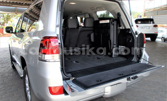 Acheter Occasion Voiture Toyota Land Cruiser Gris à Beitbridge, Matabeleland South Acheter Occasion Voiture Toyota Land Cruiser Gris à Beitbridge, Matabeleland South