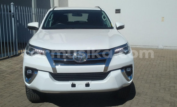 Acheter Occasion Voiture Toyota Fortuner Blanc à Beitbridge, Matabeleland South Acheter Occasion Voiture Toyota Fortuner Blanc à Beitbridge, Matabeleland South