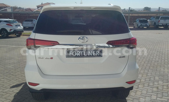 Acheter Occasion Voiture Toyota Fortuner Blanc à Beitbridge, Matabeleland South Acheter Occasion Voiture Toyota Fortuner Blanc à Beitbridge, Matabeleland South