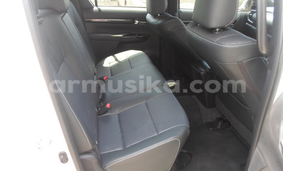 Acheter Occasion Voiture Toyota Hilux Blanc à Beitbridge, Matabeleland South Acheter Occasion Voiture Toyota Hilux Blanc à Beitbridge, Matabeleland South