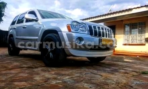 Nunua Ilio tumika Jeep Grand Cherokee Fedha Gari ndani ya Mabelreign nchini Harare