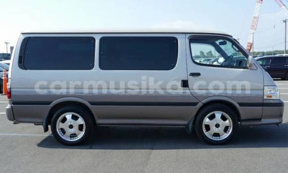 Tenga Tsaru Toyota Hiace Zvimwe Mota in Beitbridge in Matabeleland South Tenga Tsaru Toyota Hiace Zvimwe Mota in Beitbridge in Matabeleland South