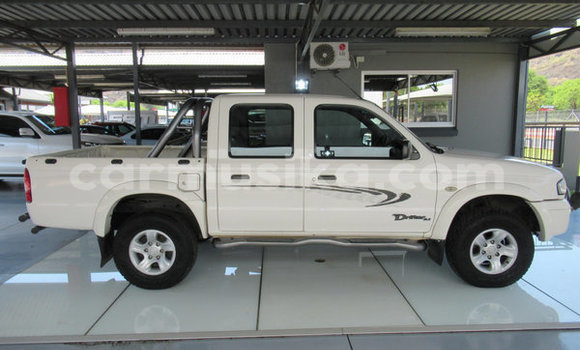 Acheter Occasion Voiture Mazda 1000 Blanc à Beitbridge, Matabeleland South Acheter Occasion Voiture Mazda 1000 Blanc à Beitbridge, Matabeleland South