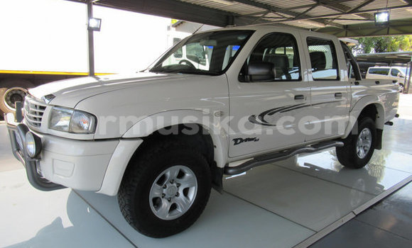 Acheter Occasion Voiture Mazda 1000 Blanc à Beitbridge, Matabeleland South Acheter Occasion Voiture Mazda 1000 Blanc à Beitbridge, Matabeleland South