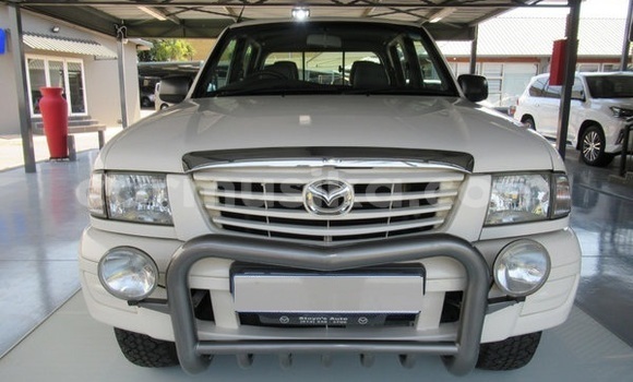 Acheter Occasion Voiture Mazda 1000 Blanc à Beitbridge, Matabeleland South Acheter Occasion Voiture Mazda 1000 Blanc à Beitbridge, Matabeleland South