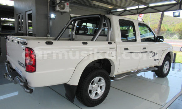 Acheter Occasion Voiture Mazda 1000 Blanc à Beitbridge, Matabeleland South Acheter Occasion Voiture Mazda 1000 Blanc à Beitbridge, Matabeleland South