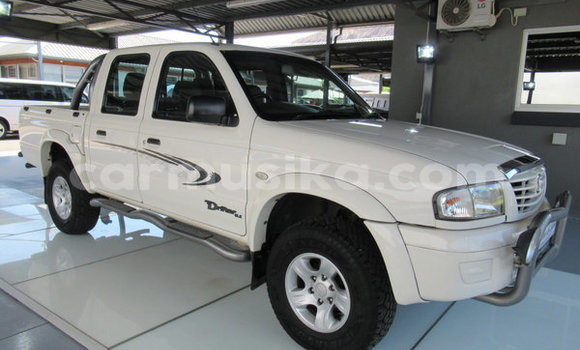 Acheter Occasion Voiture Mazda 1000 Blanc à Beitbridge, Matabeleland South Acheter Occasion Voiture Mazda 1000 Blanc à Beitbridge, Matabeleland South