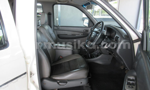 Acheter Occasion Voiture Mazda 1000 Blanc à Beitbridge, Matabeleland South Acheter Occasion Voiture Mazda 1000 Blanc à Beitbridge, Matabeleland South