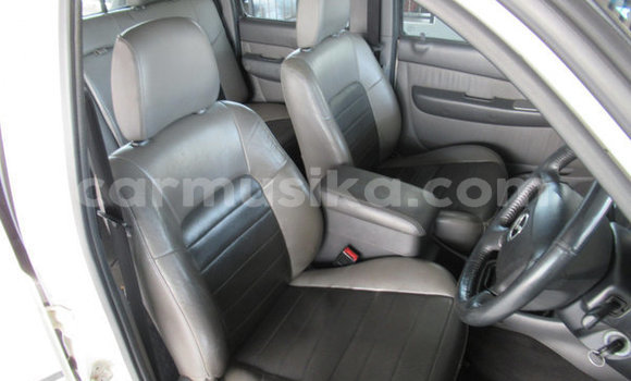 Acheter Occasion Voiture Mazda 1000 Blanc à Beitbridge, Matabeleland South Acheter Occasion Voiture Mazda 1000 Blanc à Beitbridge, Matabeleland South