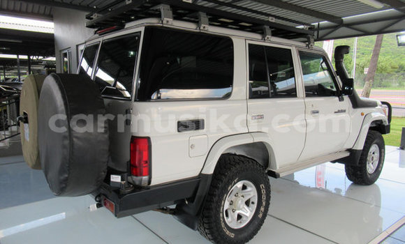 Acheter Occasion Voiture Toyota Land Cruiser Blanc à Beitbridge, Matabeleland South Acheter Occasion Voiture Toyota Land Cruiser Blanc à Beitbridge, Matabeleland South