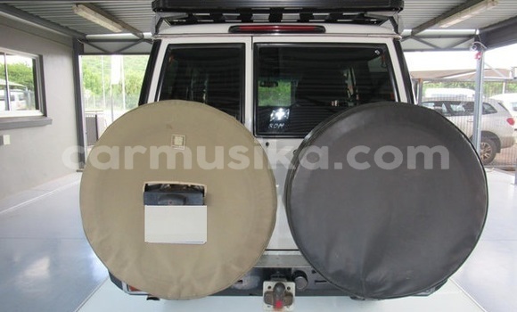 Acheter Occasion Voiture Toyota Land Cruiser Blanc à Beitbridge, Matabeleland South Acheter Occasion Voiture Toyota Land Cruiser Blanc à Beitbridge, Matabeleland South