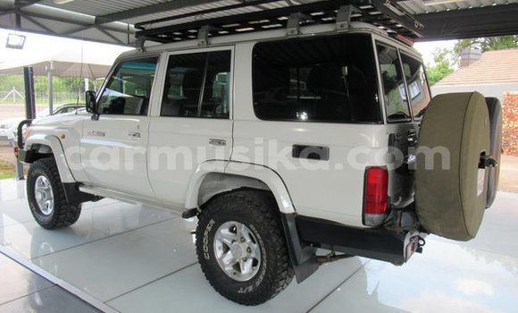 Acheter Occasion Voiture Toyota Land Cruiser Blanc à Beitbridge, Matabeleland South Acheter Occasion Voiture Toyota Land Cruiser Blanc à Beitbridge, Matabeleland South