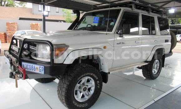 Acheter Occasion Voiture Toyota Land Cruiser Blanc à Beitbridge, Matabeleland South Acheter Occasion Voiture Toyota Land Cruiser Blanc à Beitbridge, Matabeleland South