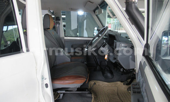 Acheter Occasion Voiture Toyota Land Cruiser Blanc à Beitbridge, Matabeleland South Acheter Occasion Voiture Toyota Land Cruiser Blanc à Beitbridge, Matabeleland South