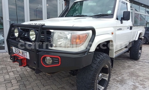 Acheter Occasion Voiture Toyota Land Cruiser Beige à Beitbridge, Matabeleland South Acheter Occasion Voiture Toyota Land Cruiser Beige à Beitbridge, Matabeleland South