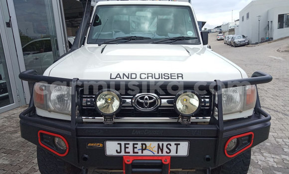 Acheter Occasion Voiture Toyota Land Cruiser Beige à Beitbridge, Matabeleland South Acheter Occasion Voiture Toyota Land Cruiser Beige à Beitbridge, Matabeleland South