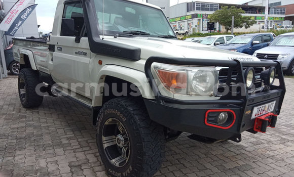 Acheter Occasion Voiture Toyota Land Cruiser Beige à Beitbridge, Matabeleland South Acheter Occasion Voiture Toyota Land Cruiser Beige à Beitbridge, Matabeleland South