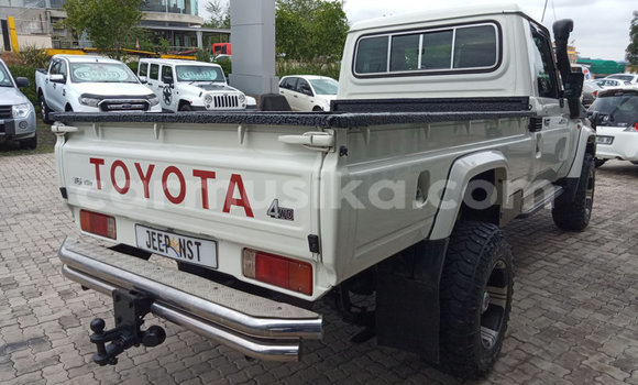 Acheter Occasion Voiture Toyota Land Cruiser Beige à Beitbridge, Matabeleland South Acheter Occasion Voiture Toyota Land Cruiser Beige à Beitbridge, Matabeleland South