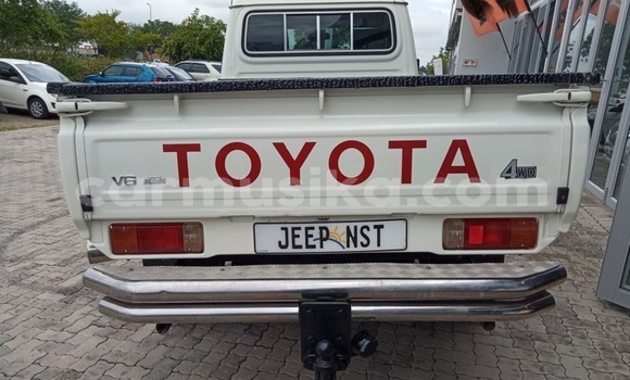 Acheter Occasion Voiture Toyota Land Cruiser Beige à Beitbridge, Matabeleland South Acheter Occasion Voiture Toyota Land Cruiser Beige à Beitbridge, Matabeleland South