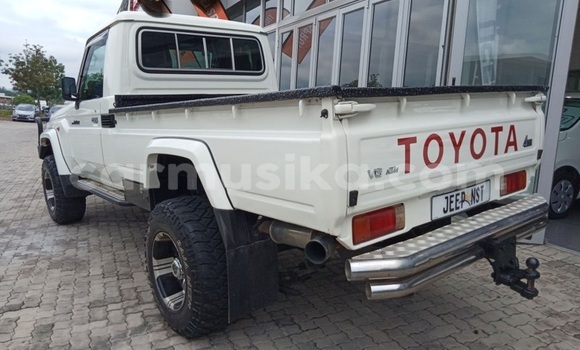 Acheter Occasion Voiture Toyota Land Cruiser Beige à Beitbridge, Matabeleland South Acheter Occasion Voiture Toyota Land Cruiser Beige à Beitbridge, Matabeleland South