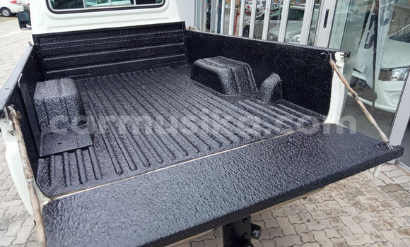 Acheter Occasion Voiture Toyota Land Cruiser Beige à Beitbridge, Matabeleland South Acheter Occasion Voiture Toyota Land Cruiser Beige à Beitbridge, Matabeleland South