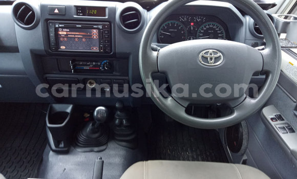 Acheter Occasion Voiture Toyota Land Cruiser Beige à Beitbridge, Matabeleland South Acheter Occasion Voiture Toyota Land Cruiser Beige à Beitbridge, Matabeleland South