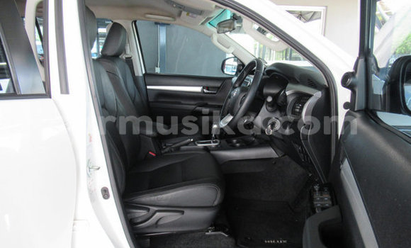 Acheter Occasion Voiture Toyota Hilux Blanc à Beitbridge, Matabeleland South Acheter Occasion Voiture Toyota Hilux Blanc à Beitbridge, Matabeleland South