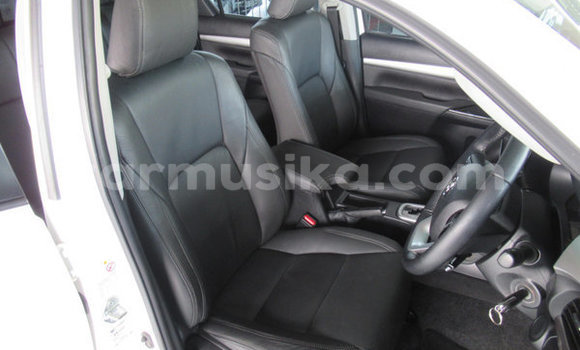 Acheter Occasion Voiture Toyota Hilux Blanc à Beitbridge, Matabeleland South Acheter Occasion Voiture Toyota Hilux Blanc à Beitbridge, Matabeleland South