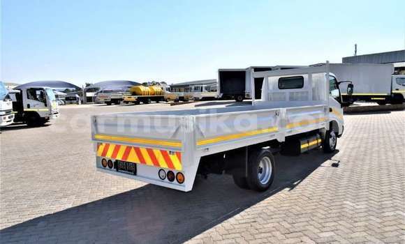 Acheter Occasion Voiture Toyota Dyna Blanc à Beitbridge, Matabeleland South Acheter Occasion Voiture Toyota Dyna Blanc à Beitbridge, Matabeleland South