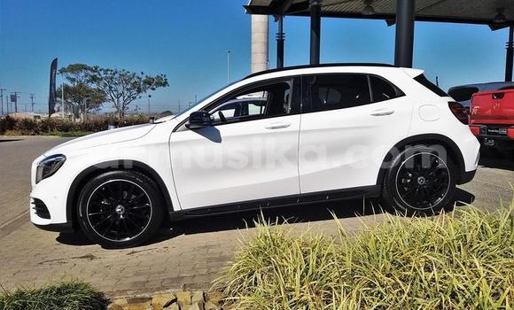Acheter Occasion Voiture Mercedes‒Benz GLA-klasse Blanc à Beitbridge, Matabeleland South Acheter Occasion Voiture Mercedes‒Benz GLA-klasse Blanc à Beitbridge, Matabeleland South